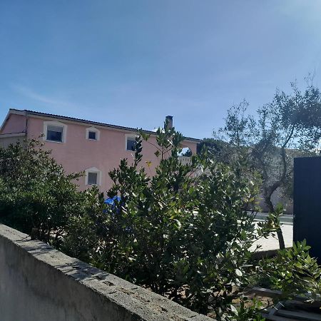 Caliente Apartments Vir A Екстер'єр фото