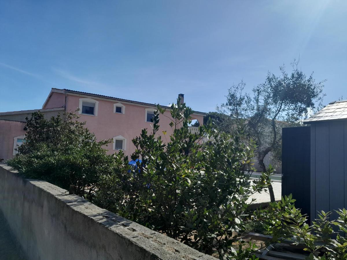 Caliente Apartments Vir A Екстер'єр фото