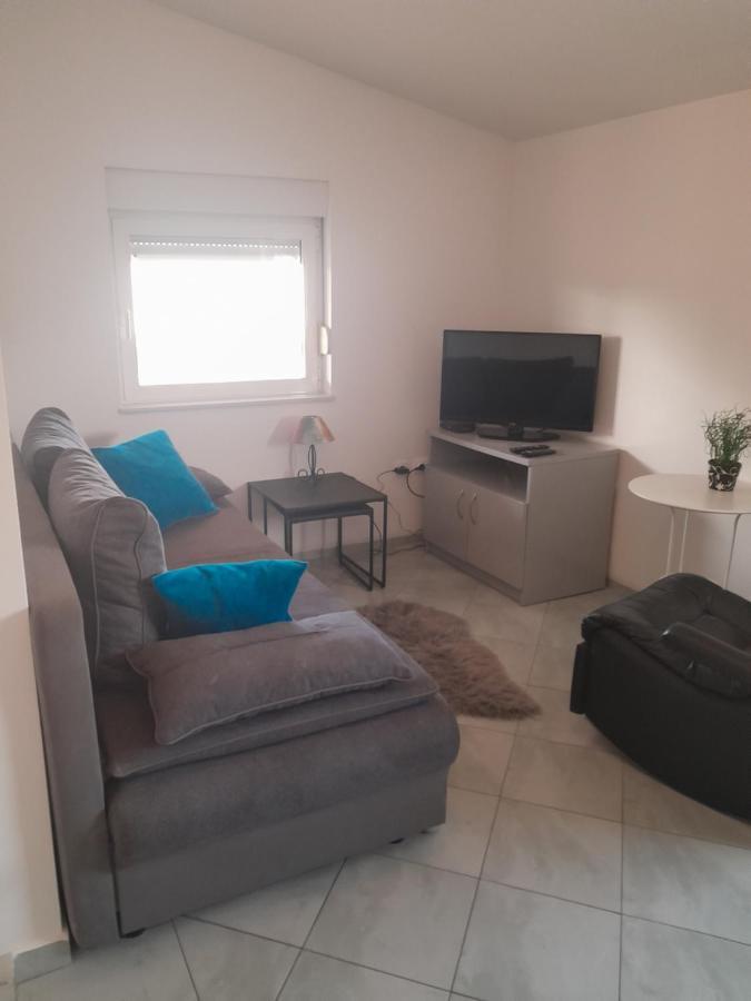 Caliente Apartments Vir A Екстер'єр фото