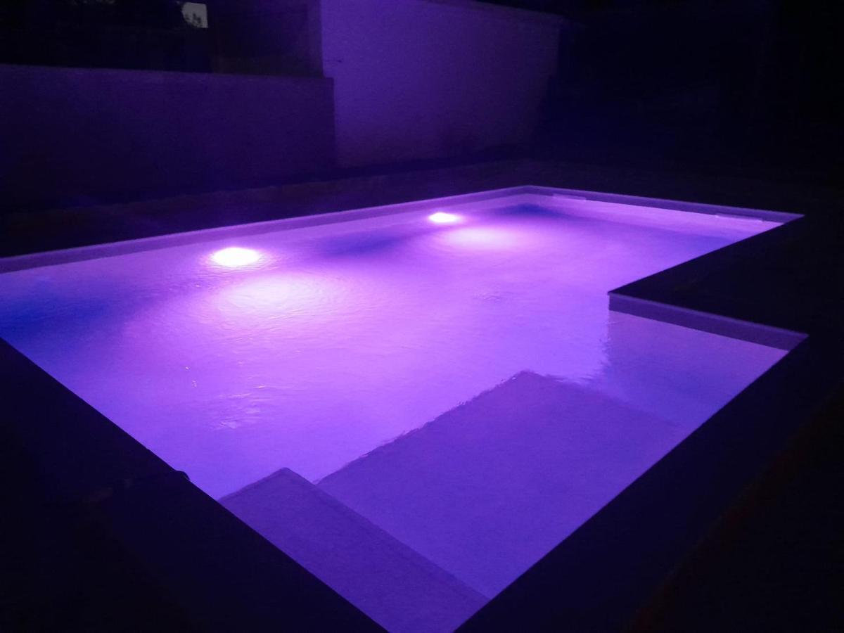 Caliente Apartments Vir A Екстер'єр фото