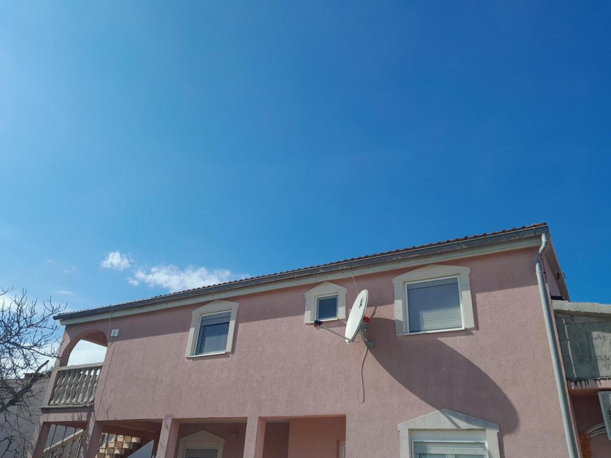 Caliente Apartments Vir A Екстер'єр фото